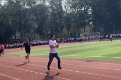 开云体育在线-力争第一，运动员顽强斗志为国争光