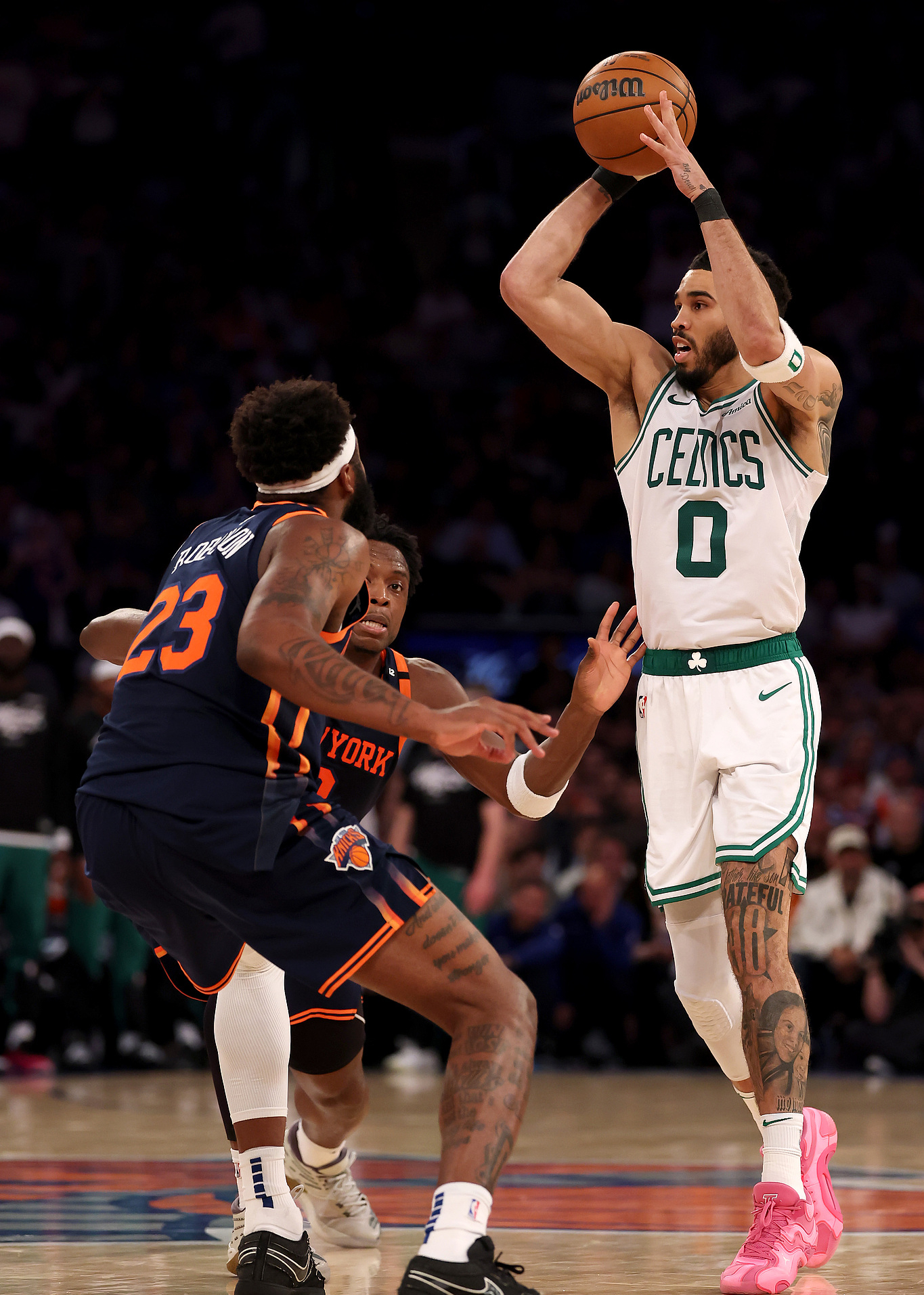 包含NBA季后赛半决赛：西部强队急于冲冠东部雄师的词条