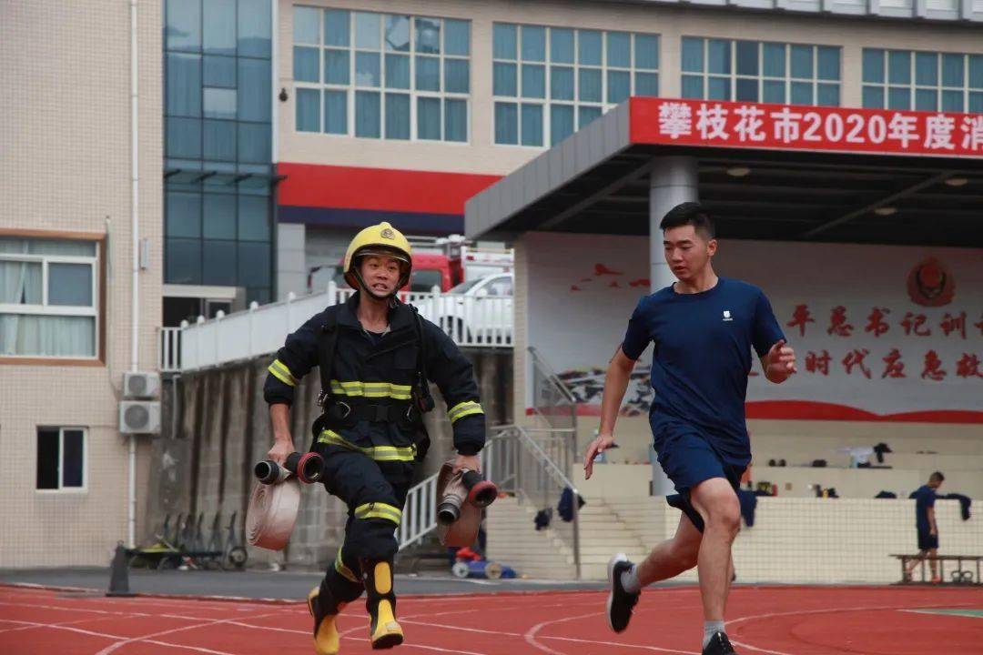 战术演练紧张进行，教练组调整阵容