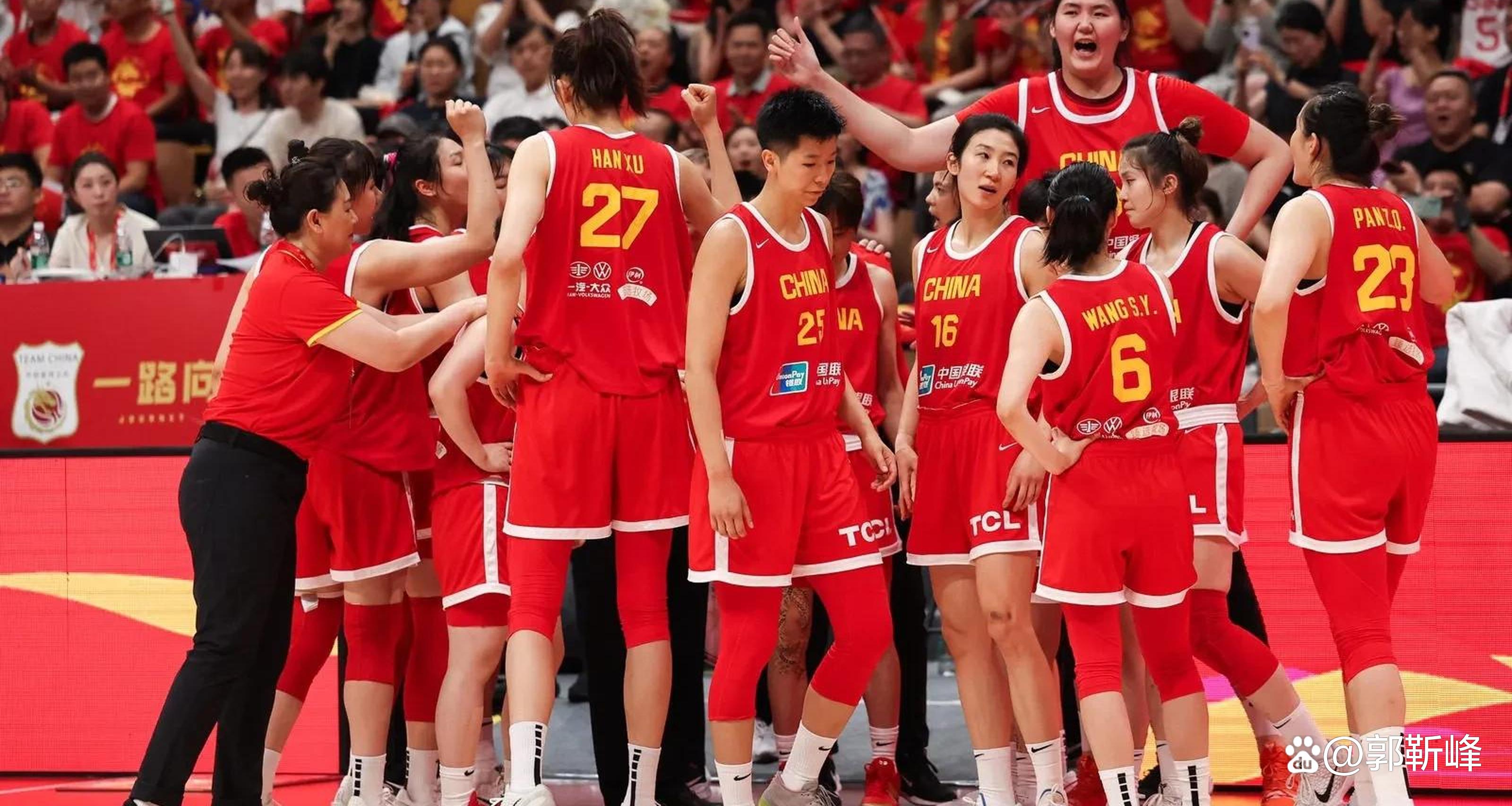 篮球女明星天团成立,演绎球场经典动作 篮球女明星天团成立,演绎球场经典动作