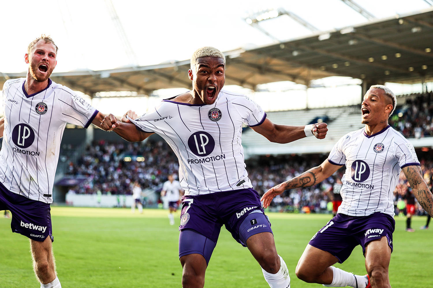 摩纳哥主场大胜，完胜对手赢得比赛