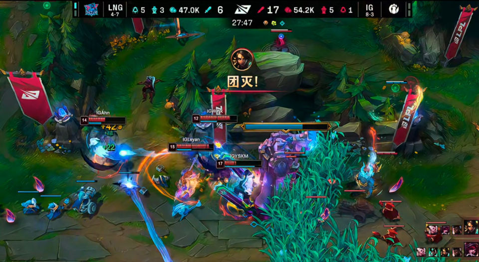 英雄联盟惊险逆转取胜,粉丝狂欢不已 英雄联盟惊险逆转取胜,粉丝狂欢不已