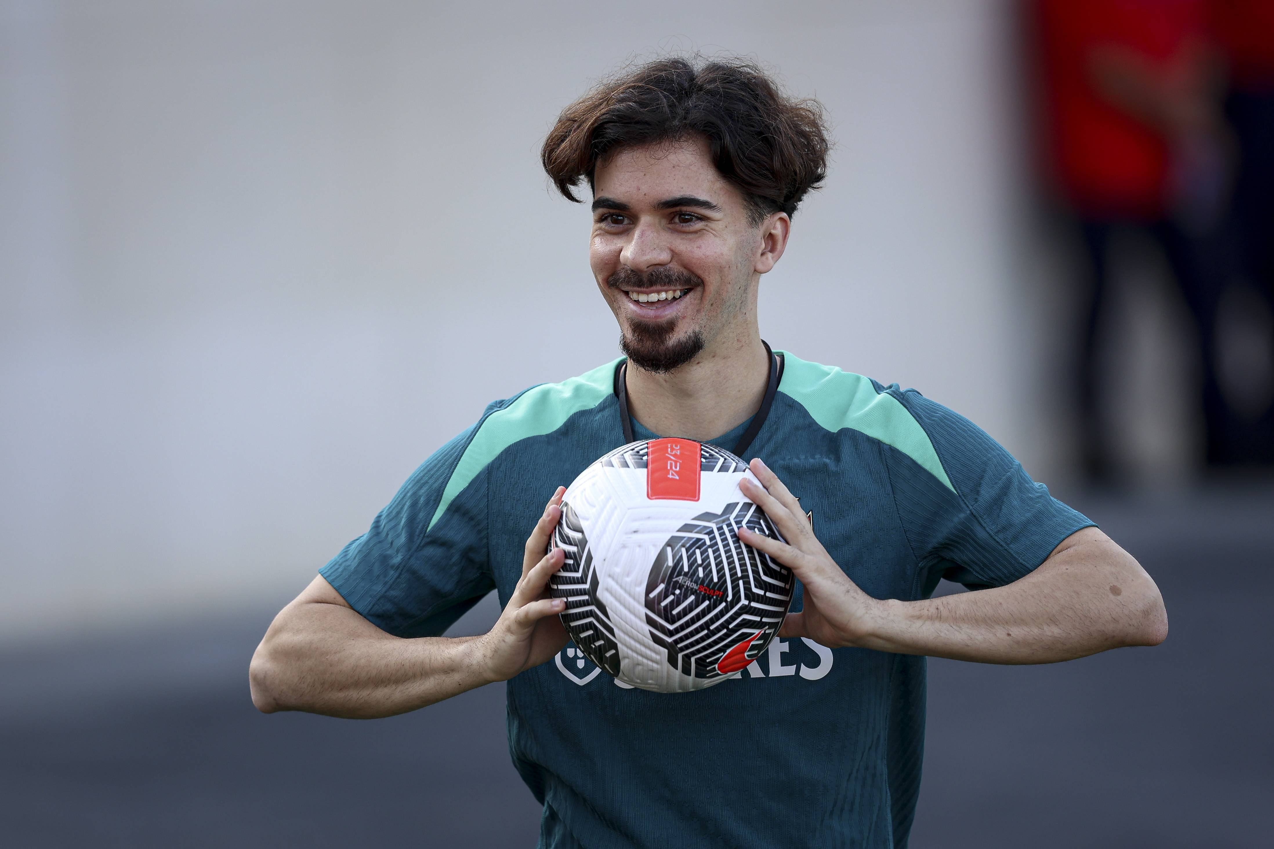 包含葡萄牙队力克中国队,波尔状态火热的词条 包含葡萄牙队力克中国队,波尔状态火热的词条