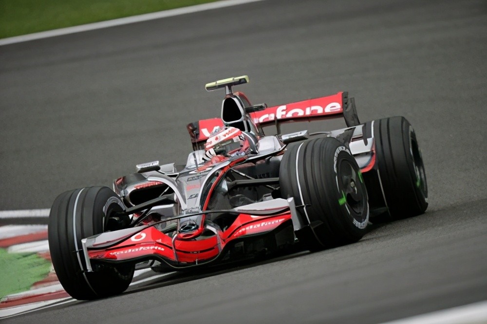 迈凯伦险胜梅赛德斯，塞恩斯扛起全队的简单介绍